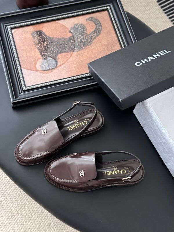 CHANEL Woman - Image 7
