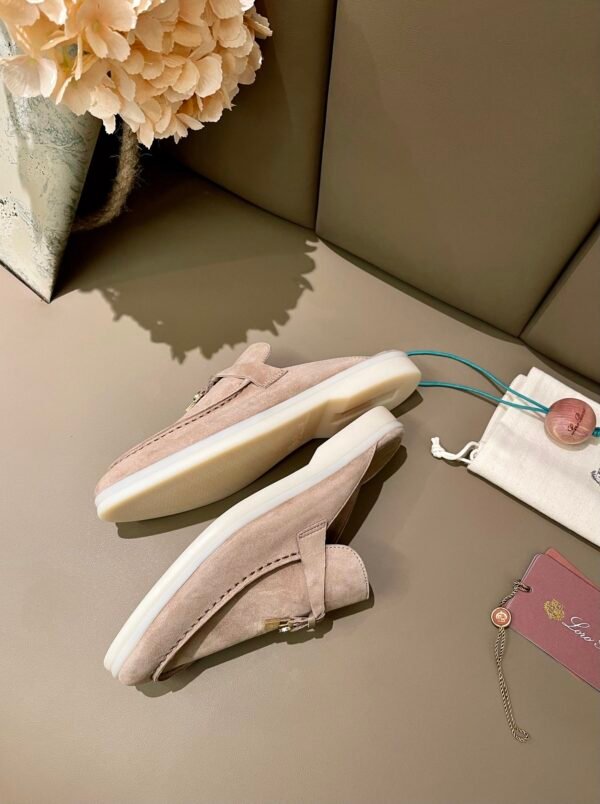 Loro Piana woman - Image 3
