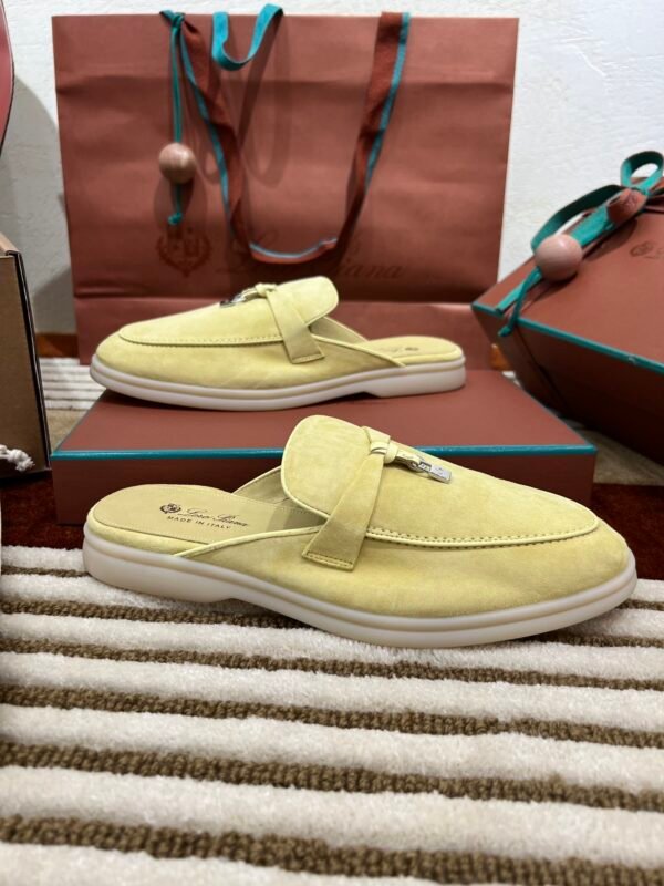 Loro Piana woman - Image 7