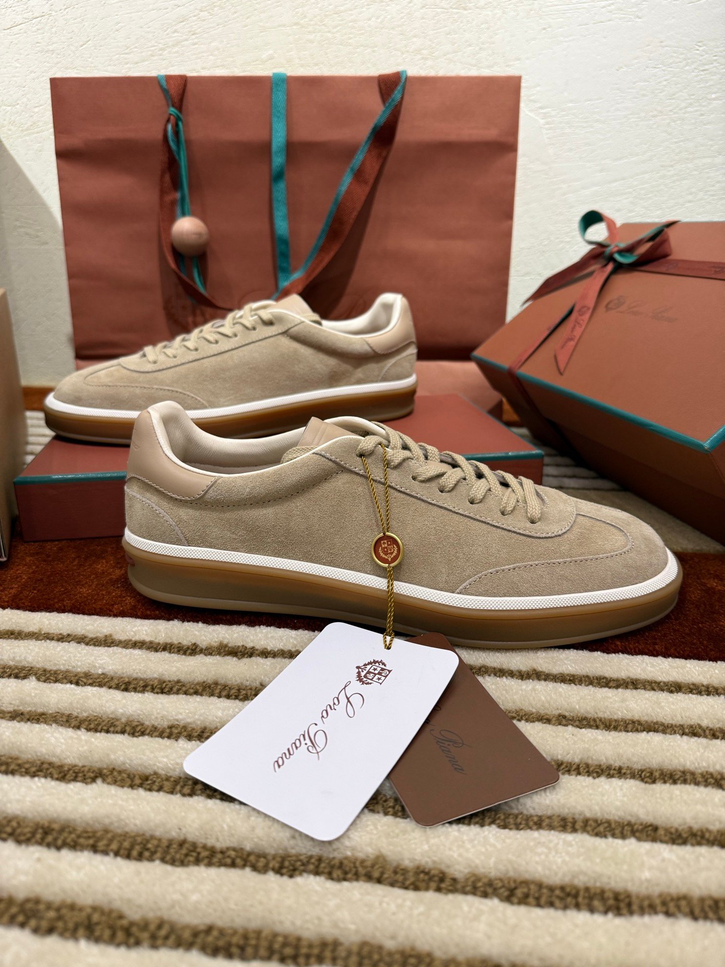 Loro Piana woman - Image 7