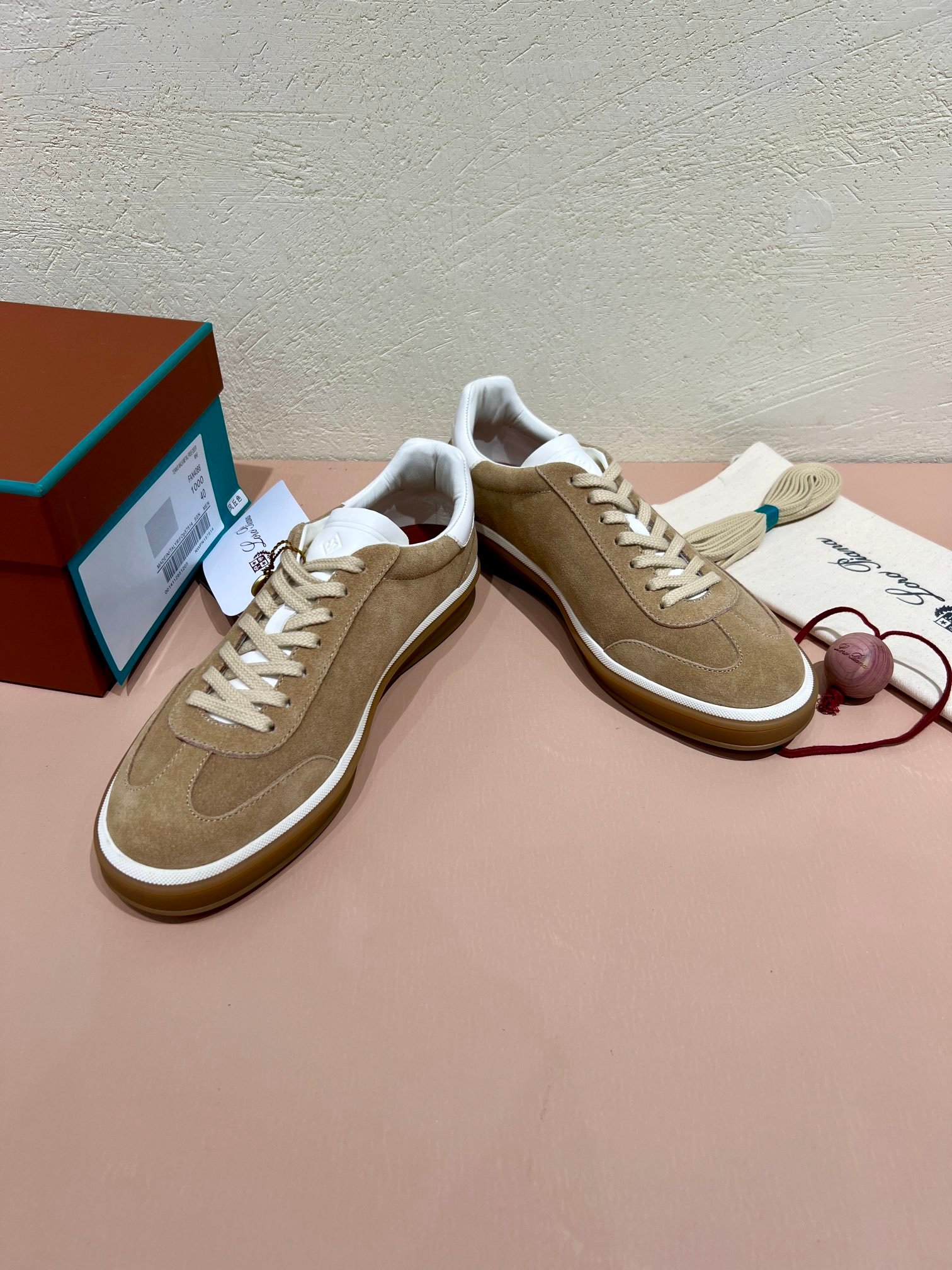 Loro Piana woman - Image 7