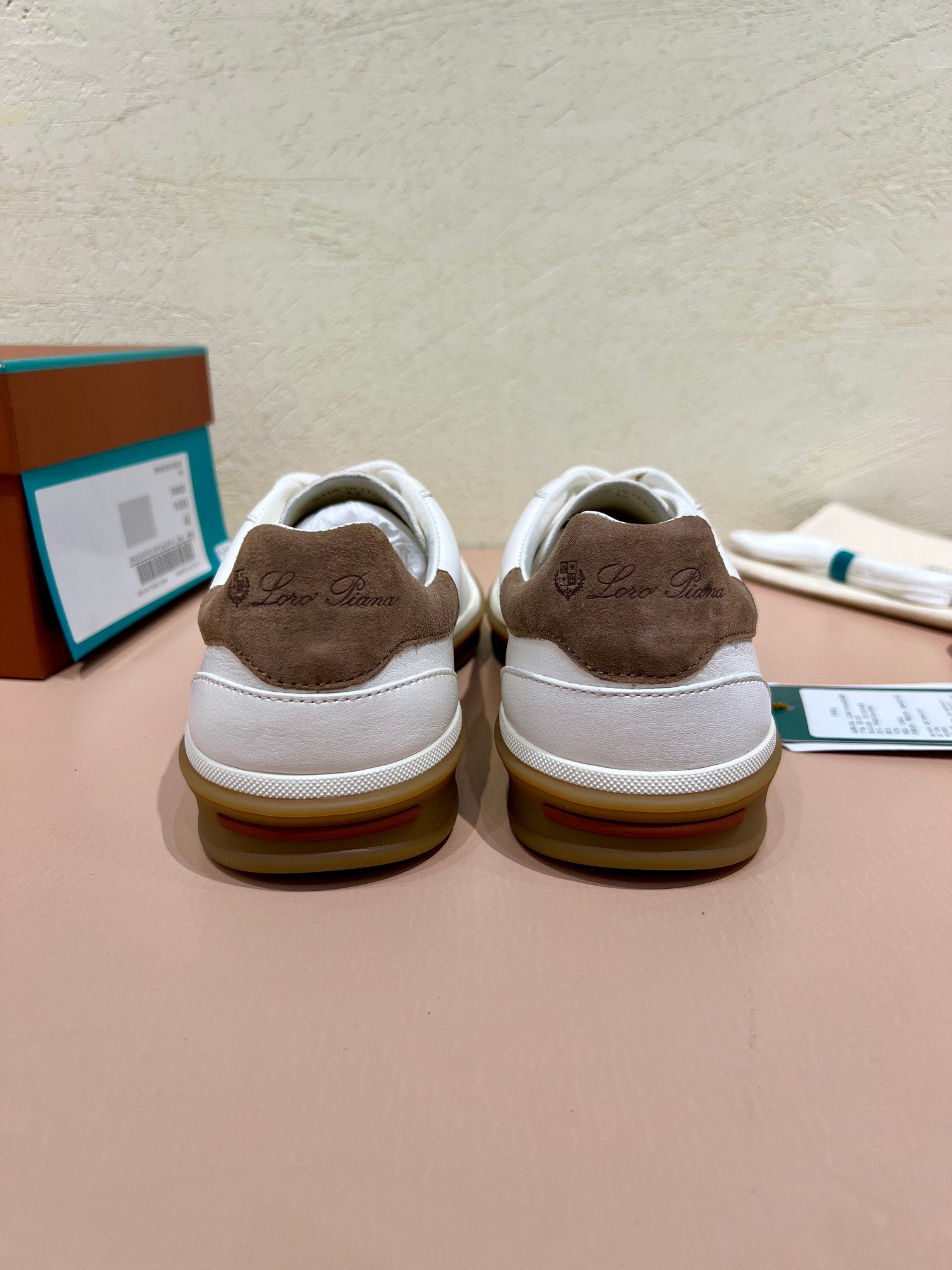 Loro Piana woman - Image 7