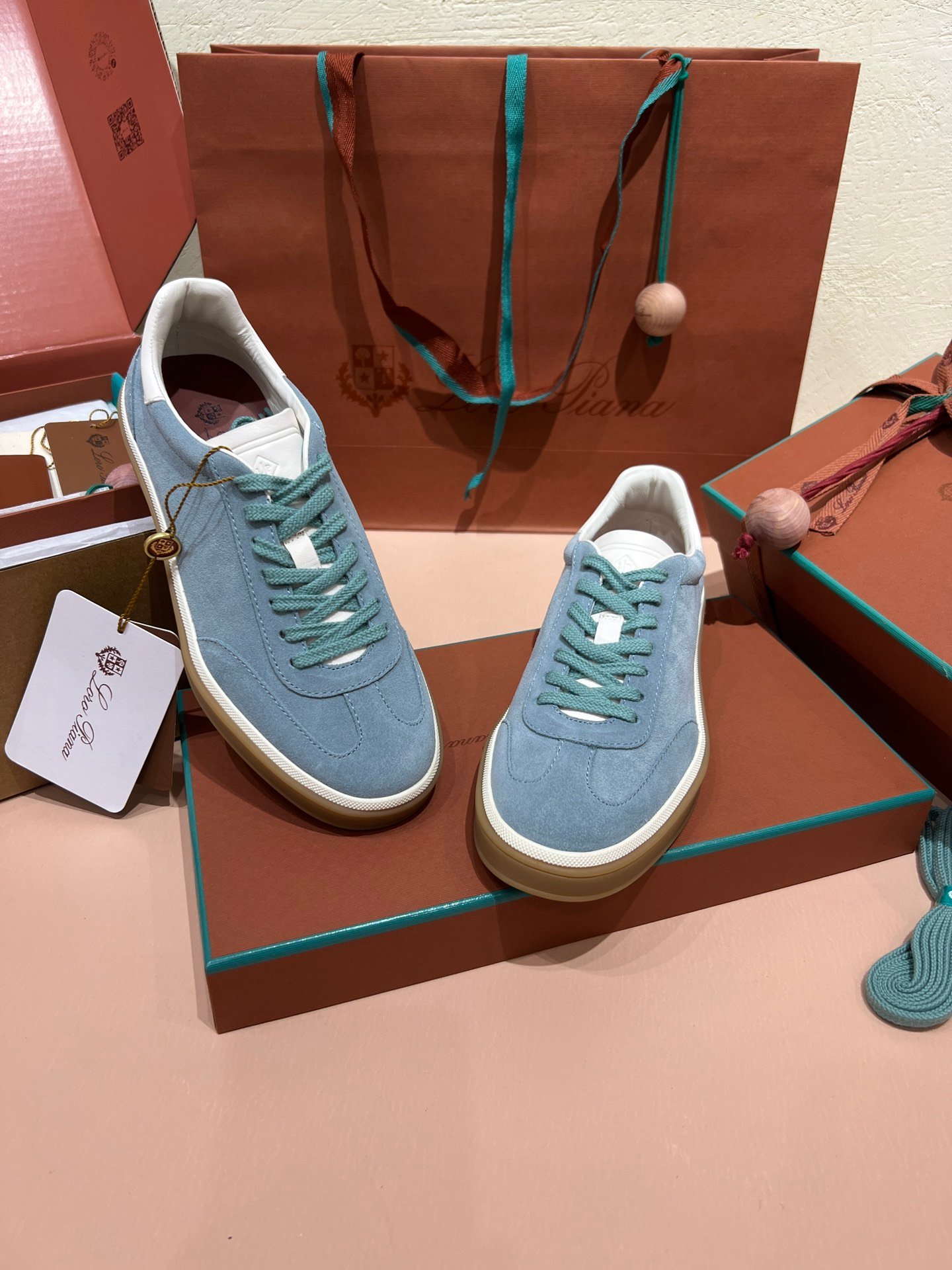 Loro Piana woman - Image 7