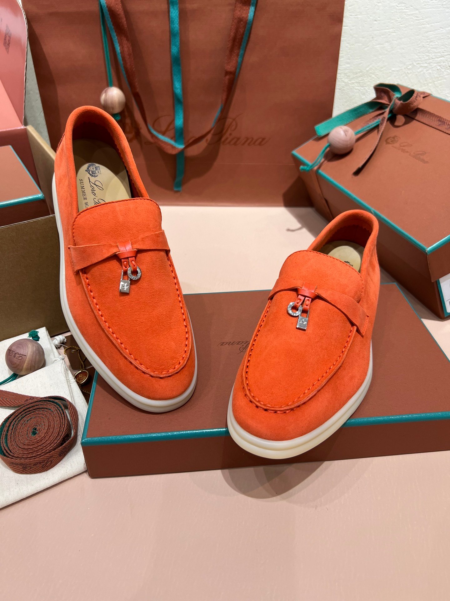 Loro Piana woman - Image 7