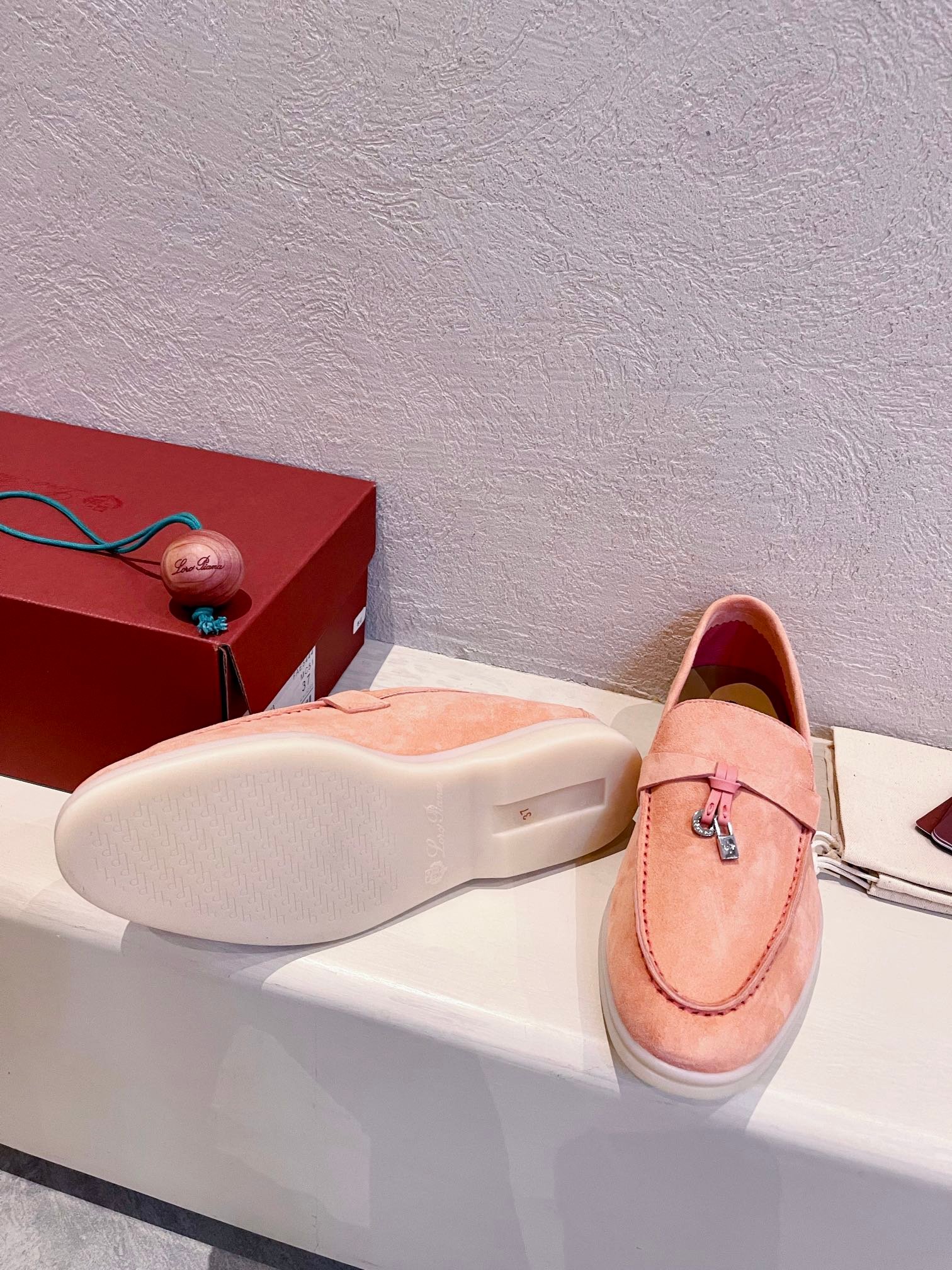 Loro Piana woman - Image 7