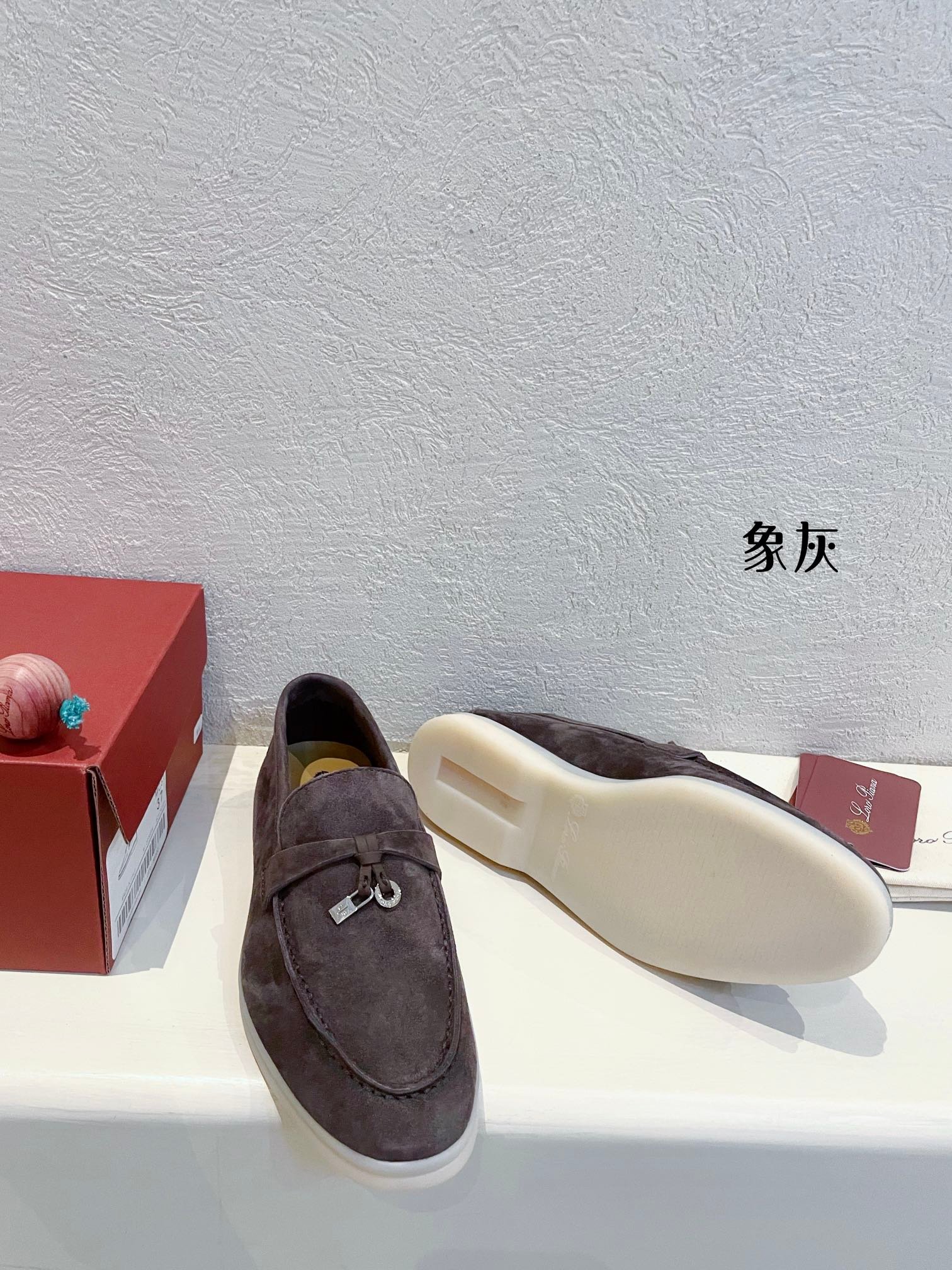 Loro Piana woman - Image 3