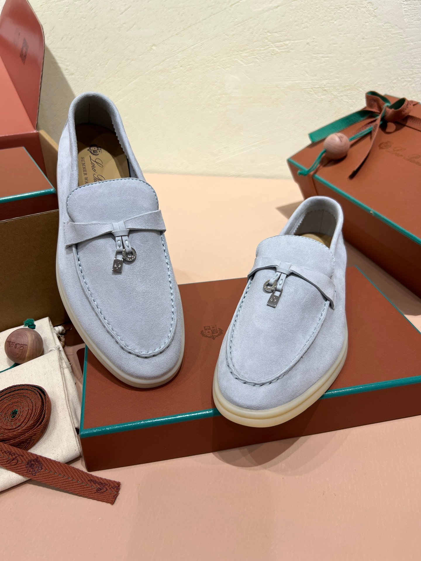Loro Piana woman - Image 7