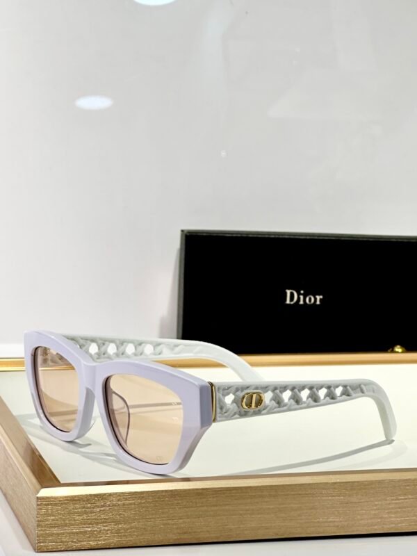 Dior - Image 8