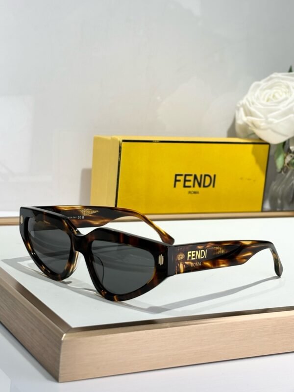 FENDI - Image 9