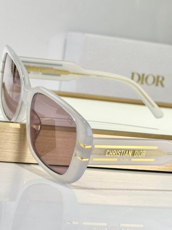 Dior - Image 9
