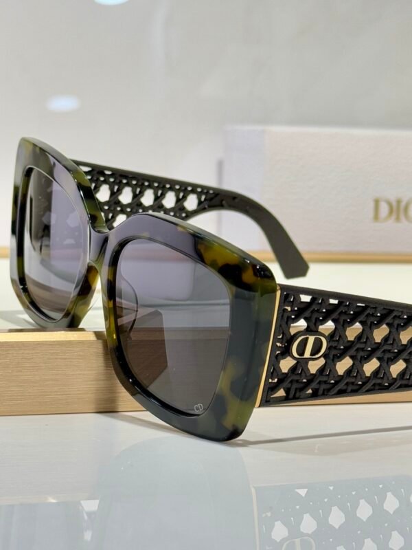 Dior - Image 9