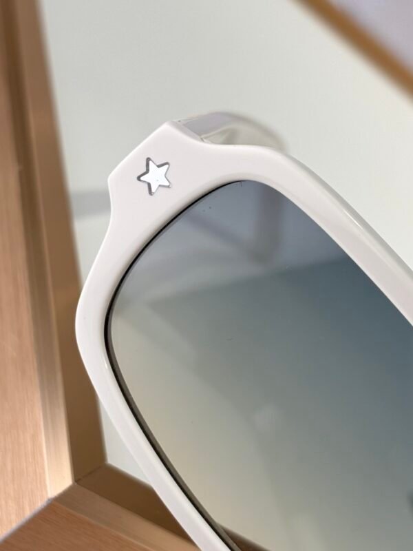 Dior - Image 9