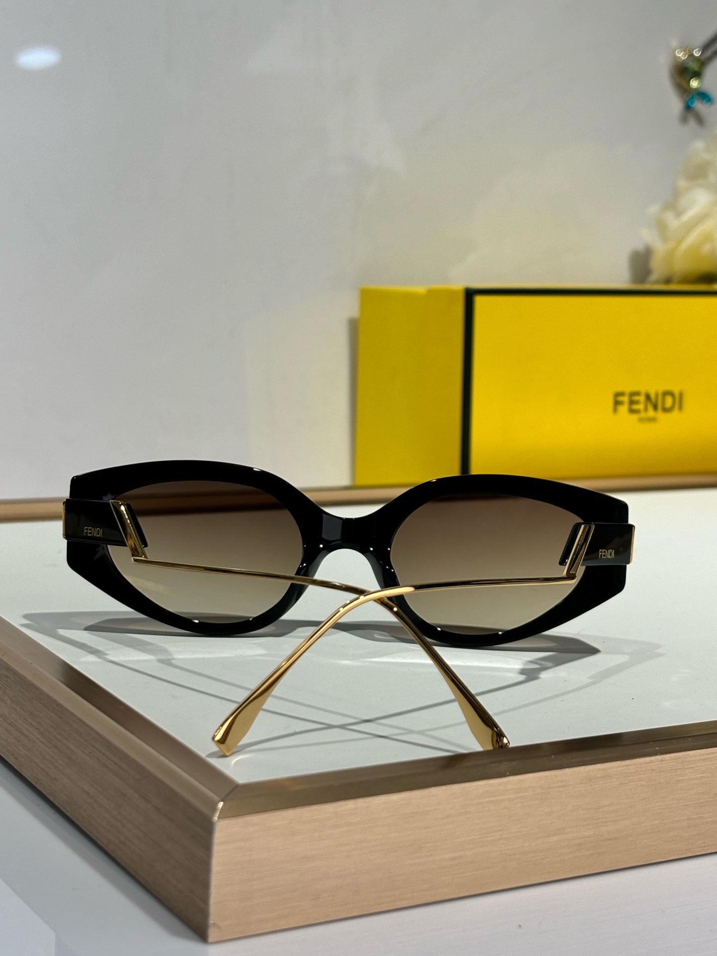 FENDI - Image 10